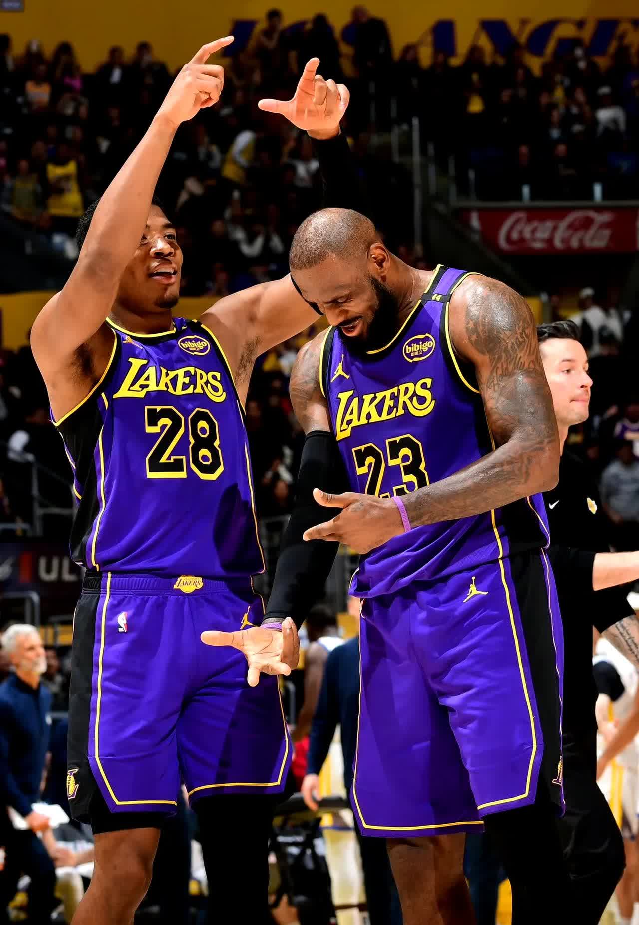 步行者完胜湖人，约基奇点燃赛场