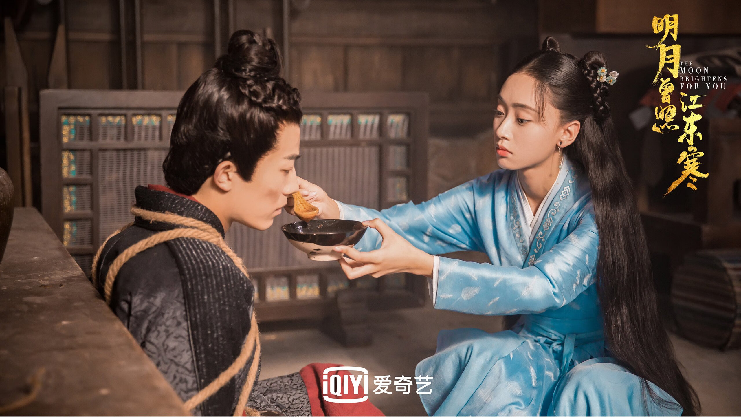 非常有戏剧性,充满了足球世界里最激动人心的元素,以弱胜强、绝杀、逆转、以及超级巨星的个人英雄主义。为了突出唯一性,我将从一个独特的视角切入—传统强权的崩塌与草根神话的铸就 之间的极致对比